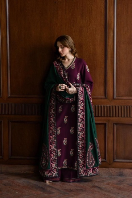 Embroidered lawn 3pc Suit AK-